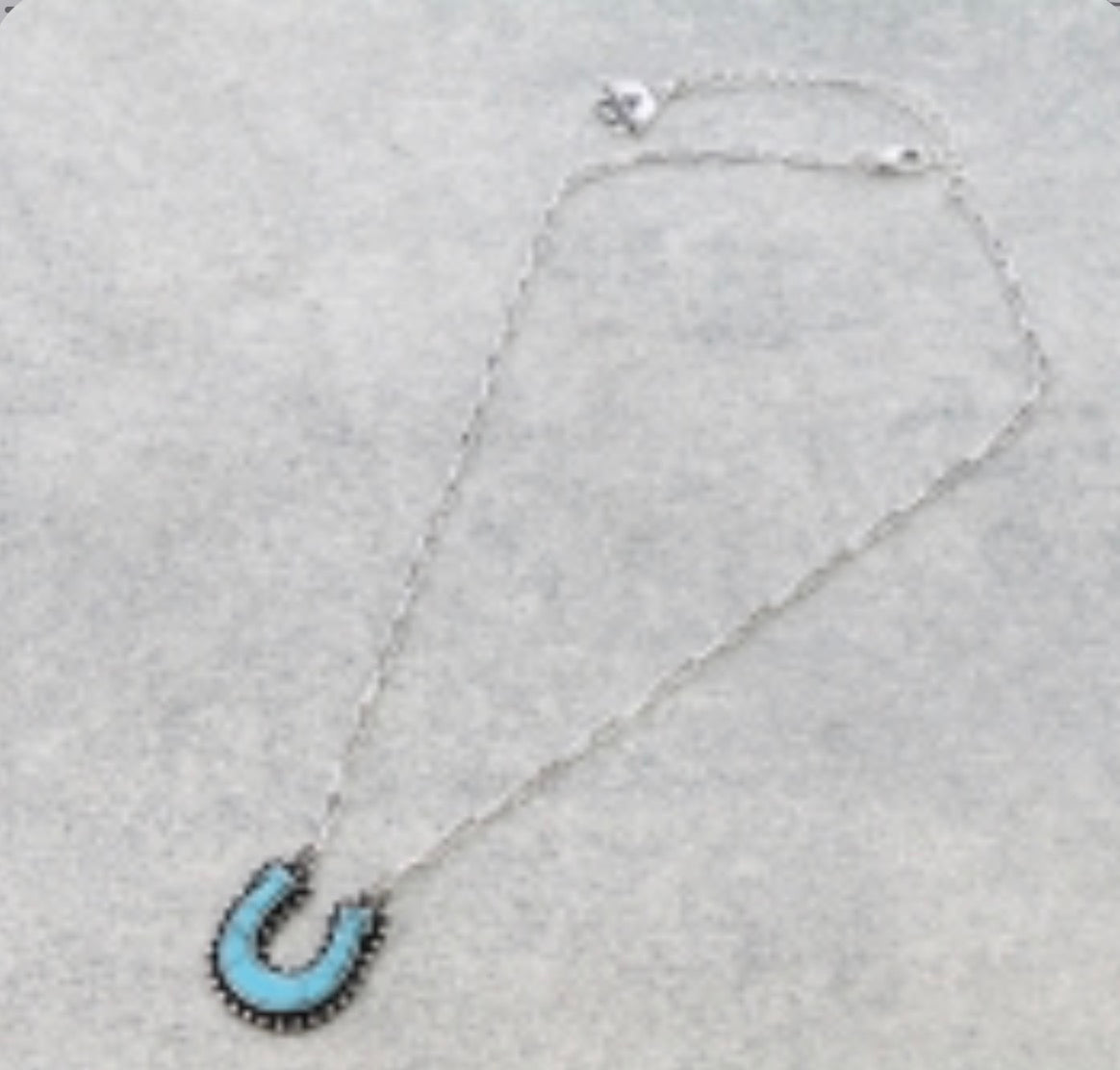 Western Horseshoe Stone Necklace - Turquoise