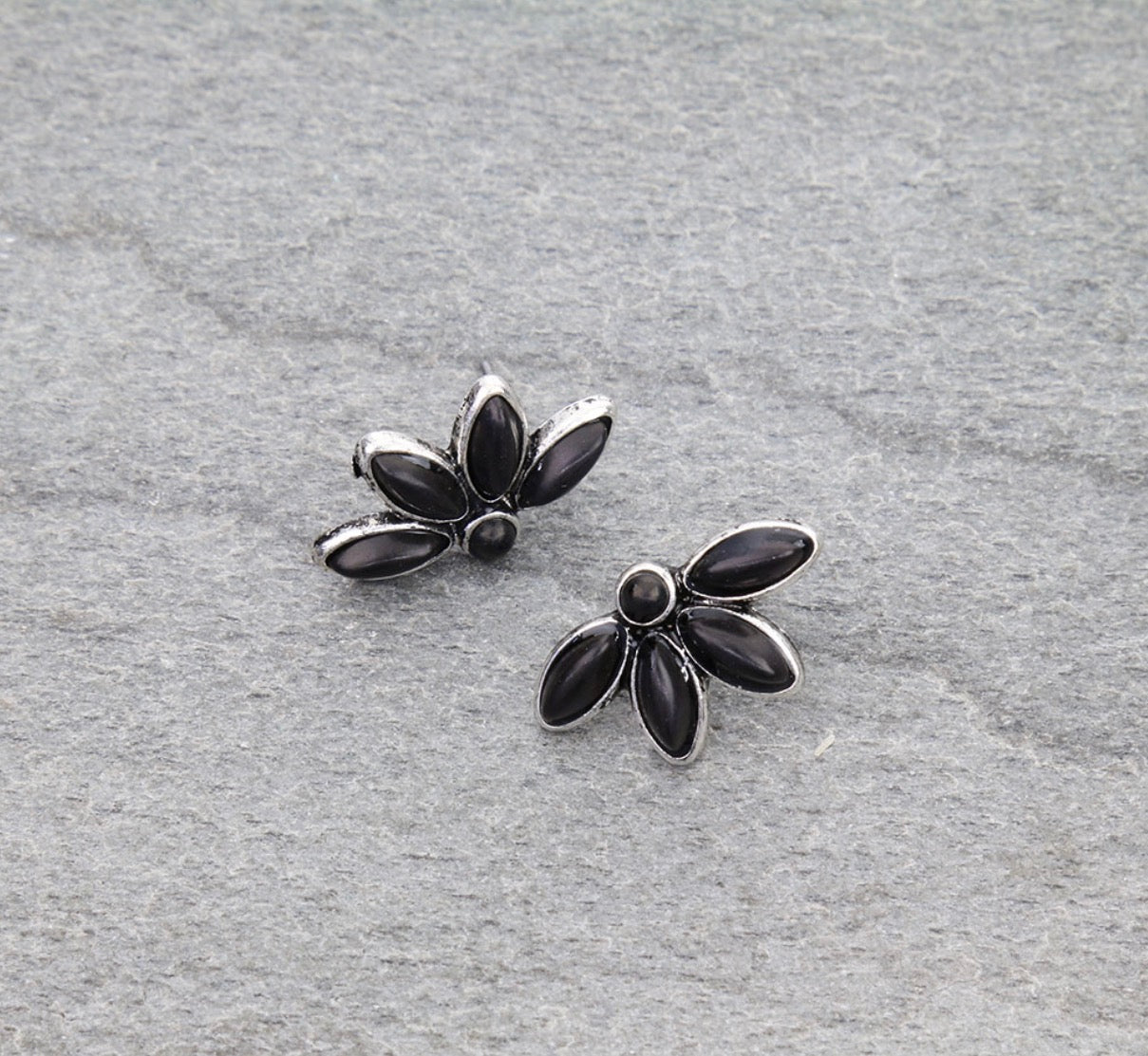 Western Flower Stone Stud Earrings - Black